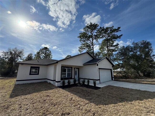Building Photo - 702 Marion Oaks Manor