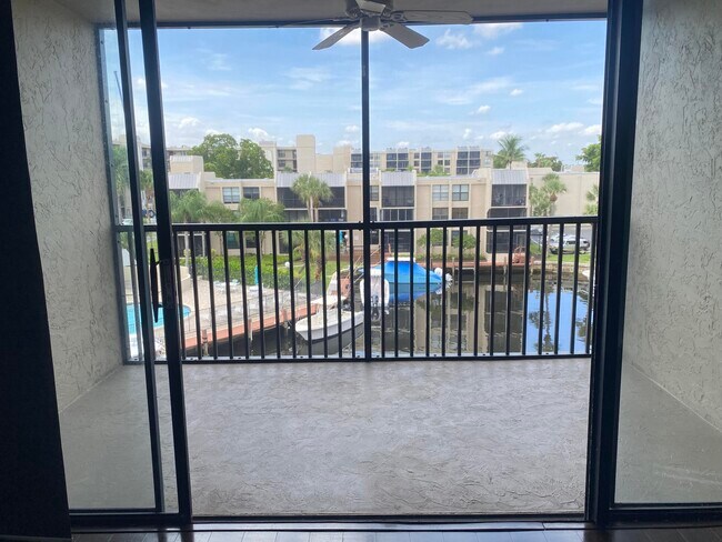 Building Photo - 9 Royal Palm Way