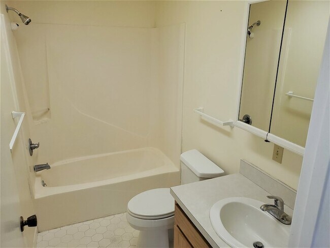 Building Photo - 124 Rio Del Mar St