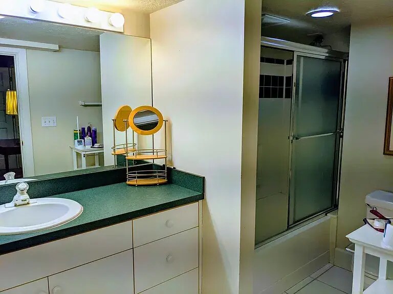 Building Photo - 943 E South Temple