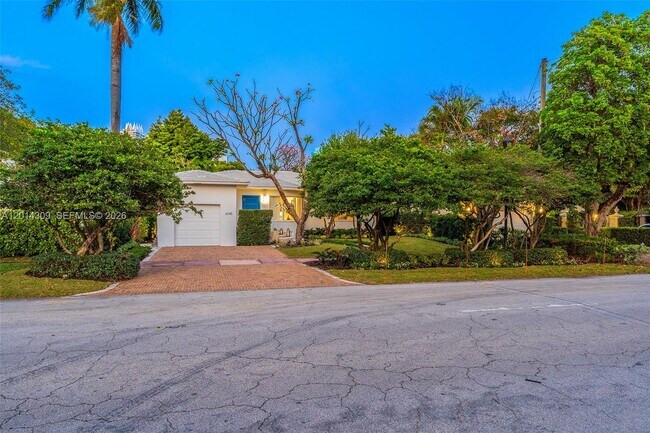 Building Photo - 6145 La Gorce Dr