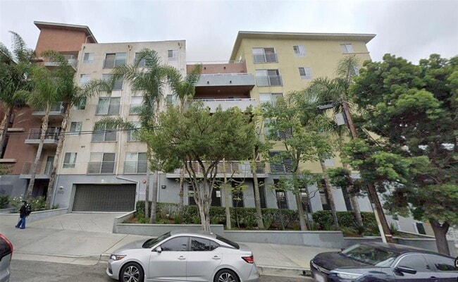 Building Photo - 950 S Harvard Blvd
