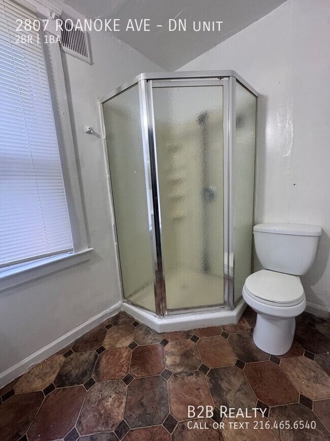 Building Photo - 2807 Roanoke Ave