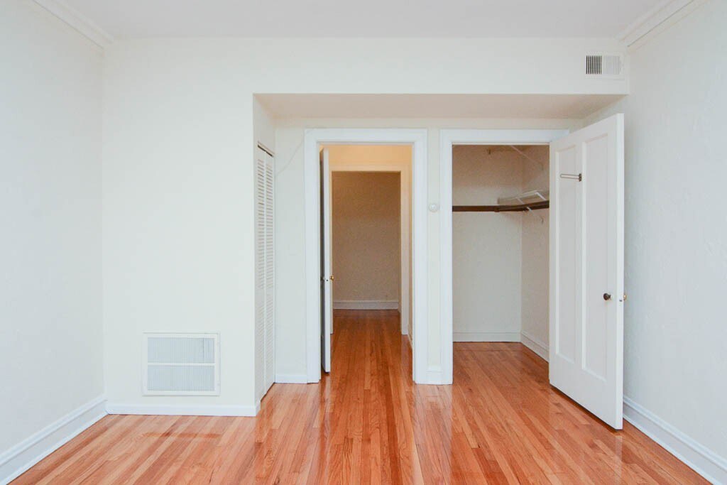 Building Photo - 346 Park Ave