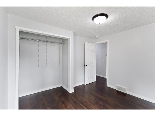 Building Photo - 4556 Island View Dr