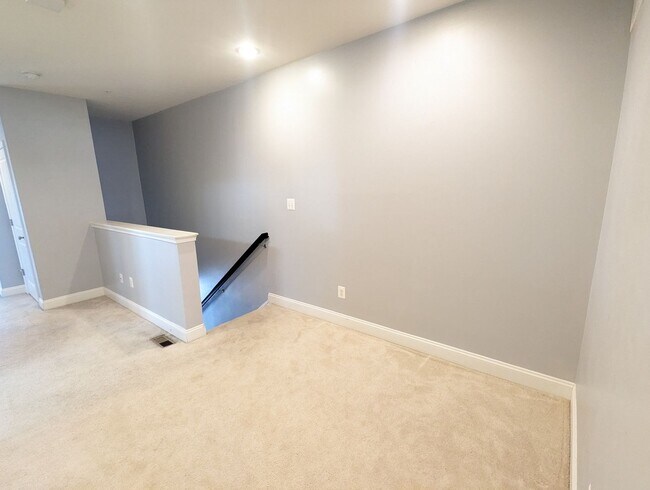 Building Photo - Ground level (two story) Condo in Westview South Community available early April!