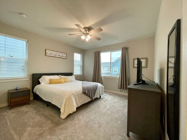 Building Photo - Hillsboro 3 Bed 2.5 Bath Townhome in Reeds Crossing ~ Includes A/C, 2 Car Garage w/ Level 2 Charg...