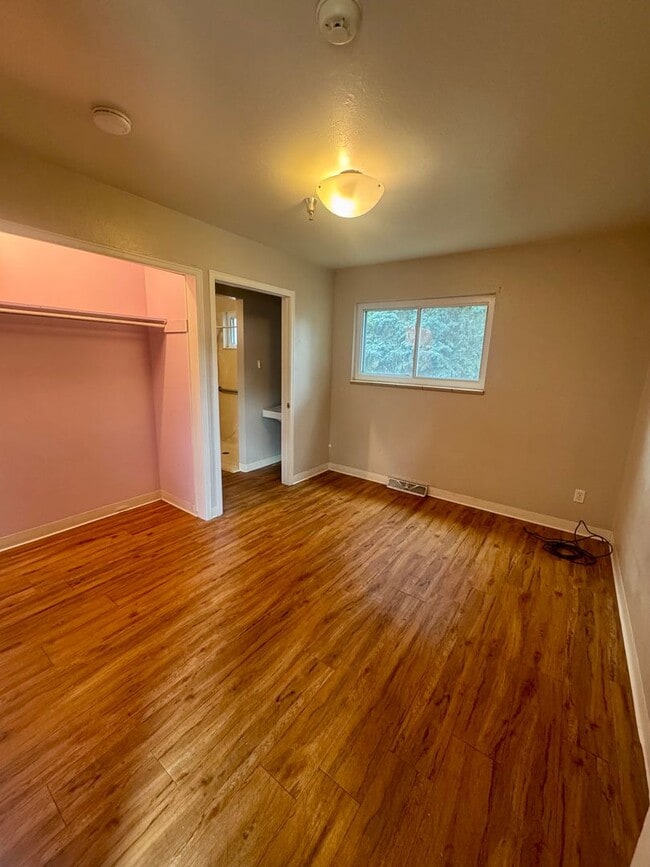 Building Photo - 5 bedroom Ranch home in North Colorado Spr...