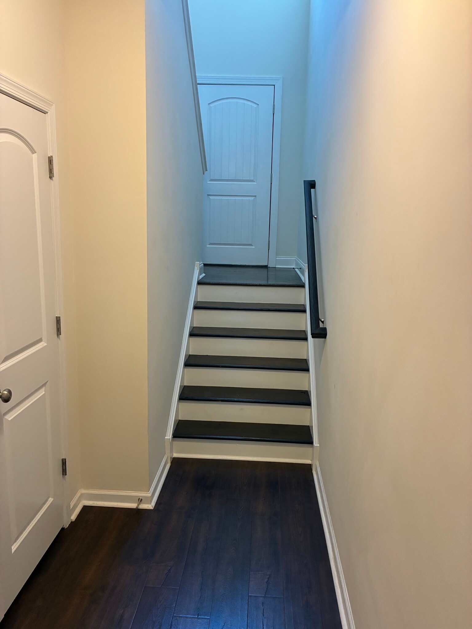 Building Photo - 605 Apple St