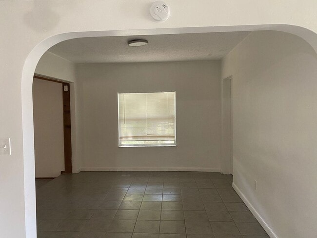 Building Photo - 830 65th Ave S