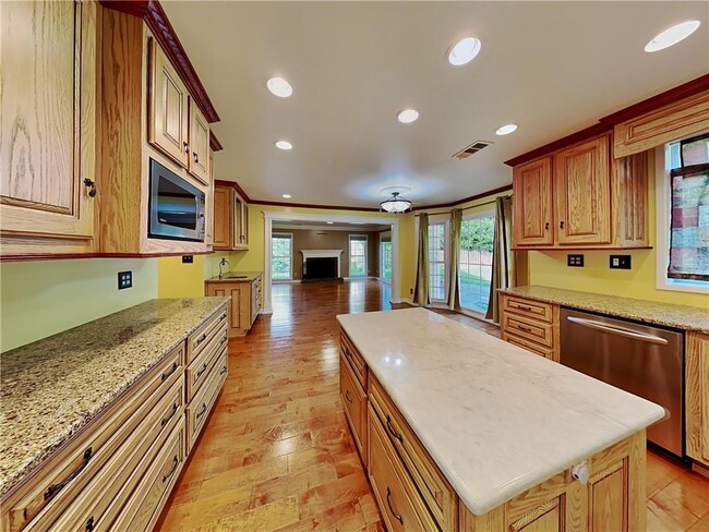 Building Photo - 2871 Wynford Dr
