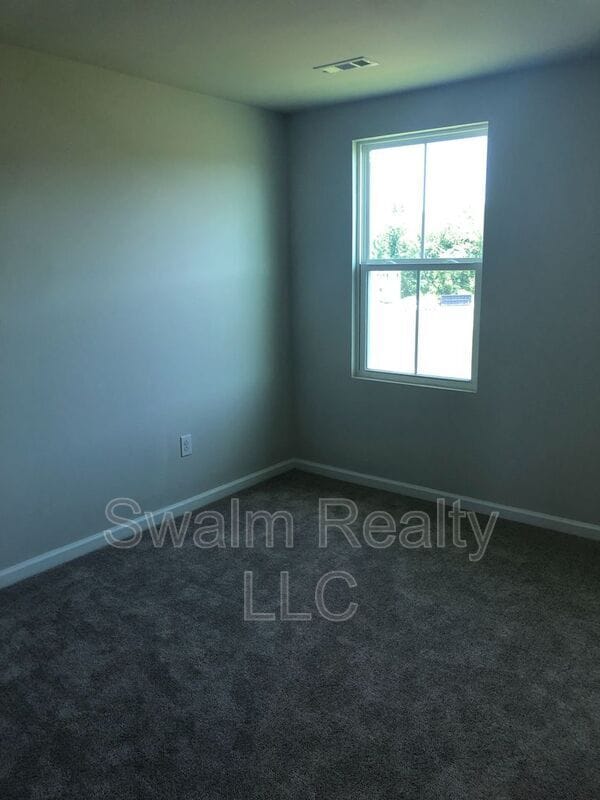 Building Photo - 445 Sitka Spruce Ln