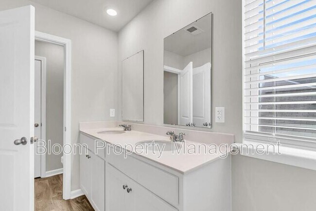 Building Photo - 641 Silver Spruce St