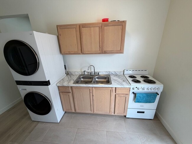 Building Photo - Cute Studio Apartment in Eagle Mountain!