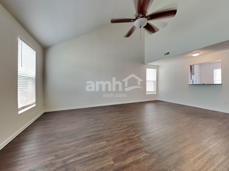 Building Photo - 4206 N Gensen Loop