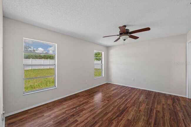 Building Photo - 7504 N Sanibel Cir