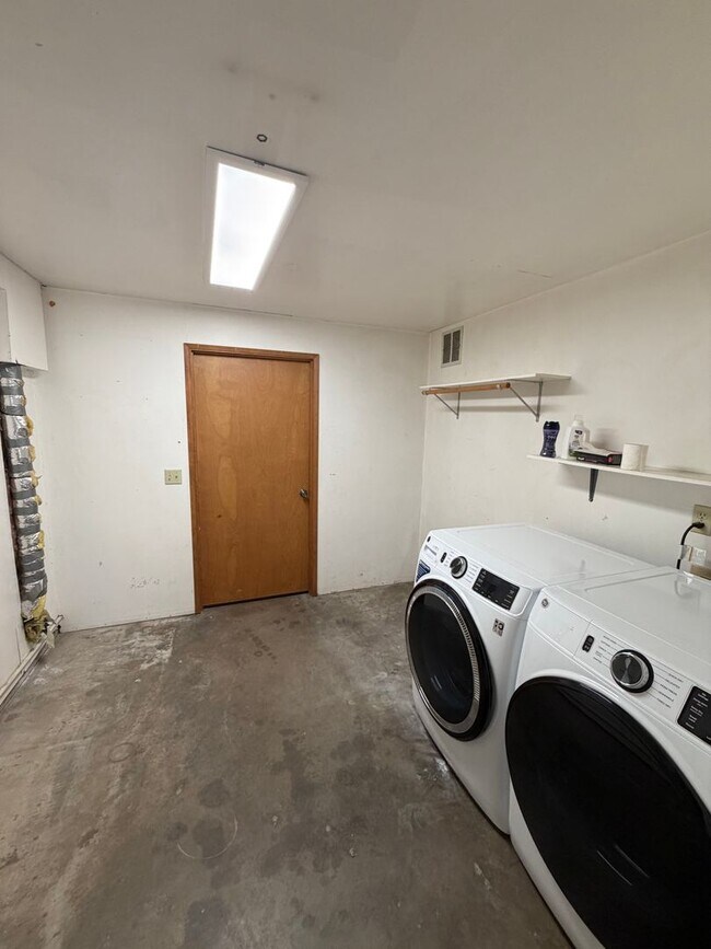 Building Photo - 2735 Almaden St