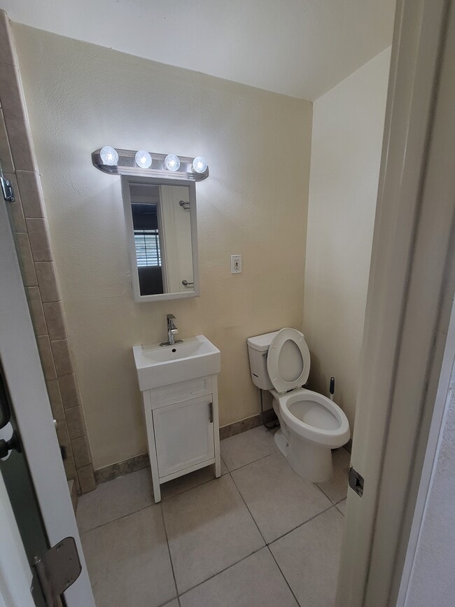 Building Photo - 6614 Tamarisk Ave
