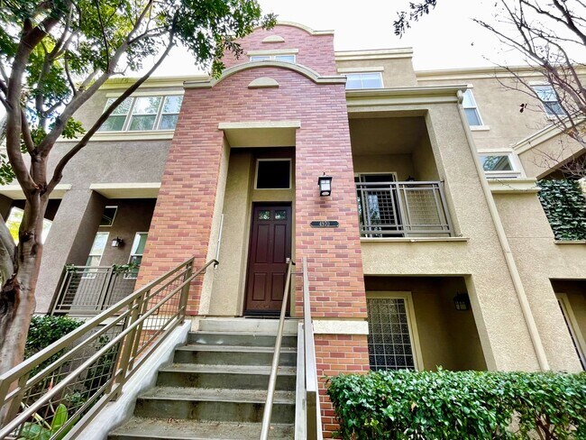 Building Photo - Stunning 2 Bedroom/2.5 Bath Furnished Town...