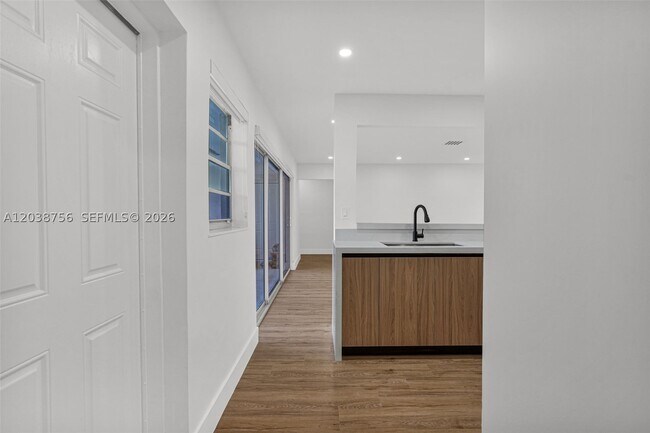 Building Photo - 8201 SW 42nd St