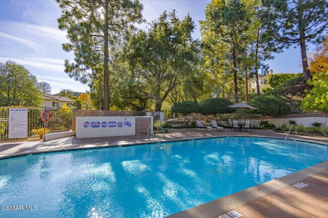 Building Photo - 5608 Roundtree Pl