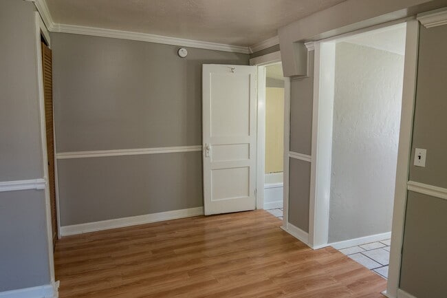 Building Photo - Great Murfreesboro Duplex with EXCELLENT b...