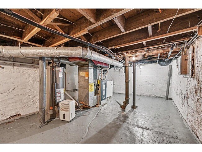 Building Photo - 1411 Knox Ave N