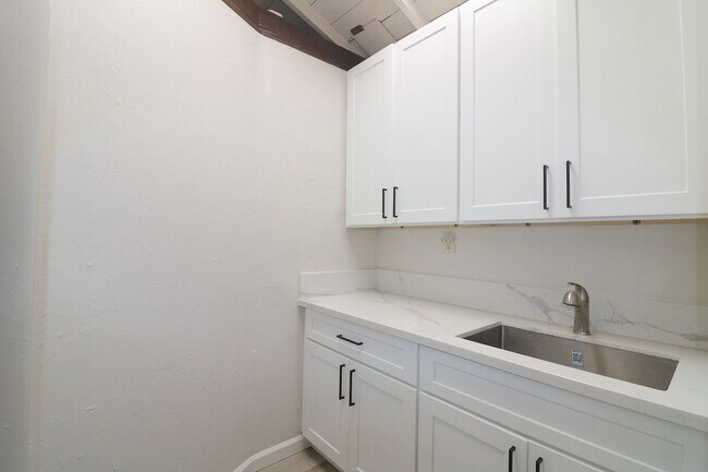 Building Photo - Lincoln Avenue