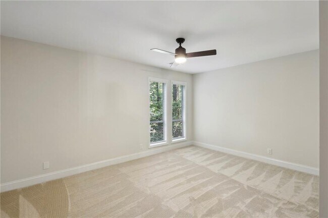 Building Photo - 545 Woodman Pl