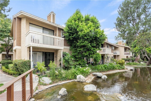 Building Photo - 240 Pineview