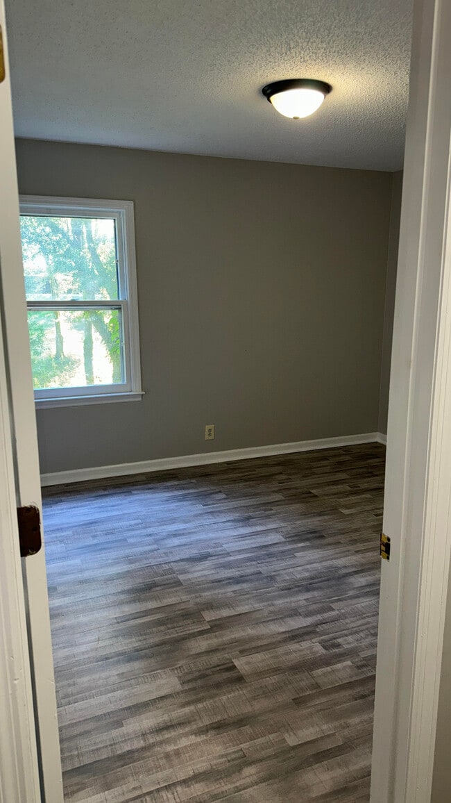 Building Photo - 160 Cotton Road