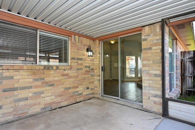 Building Photo - 6543 Liberty Valley Dr