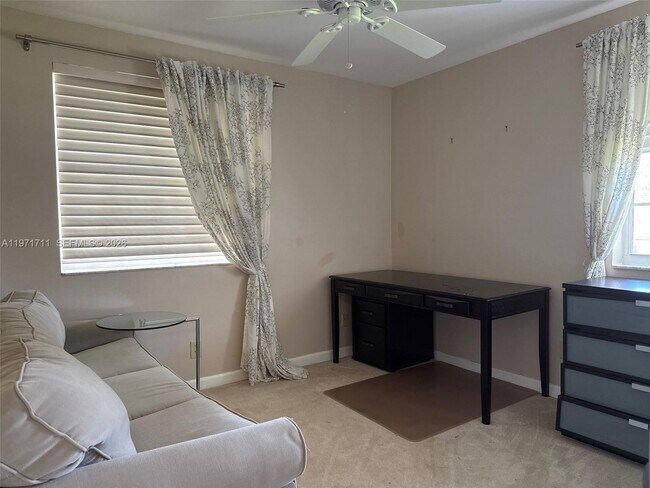 Building Photo - 402 SW 158th Terrace