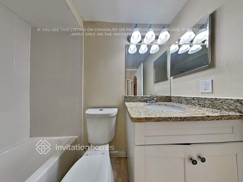 Building Photo - 15707 GardenSide Ln