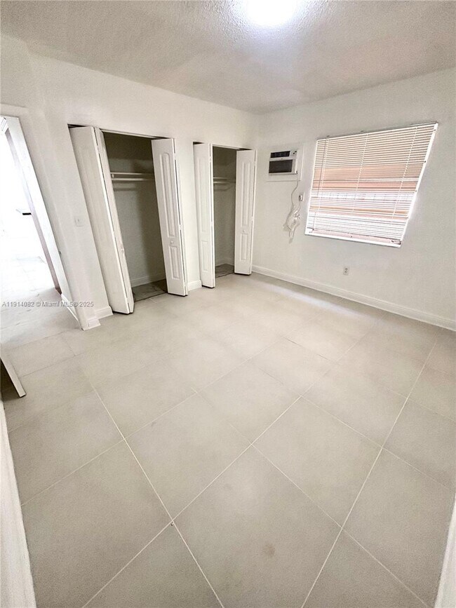 Building Photo - 2176 SW 4th St