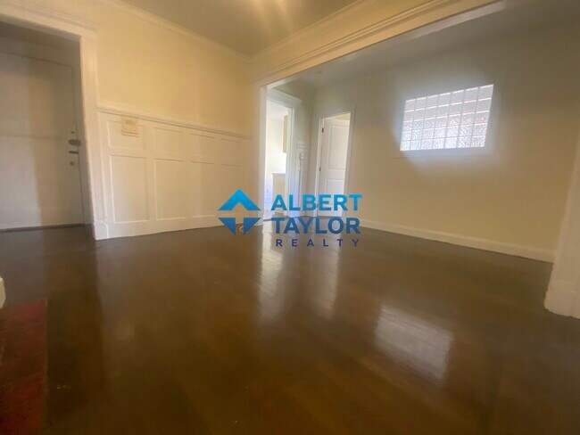 Building Photo - 460 Park Dr