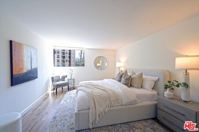 Building Photo - 10535 Wilshire Blvd