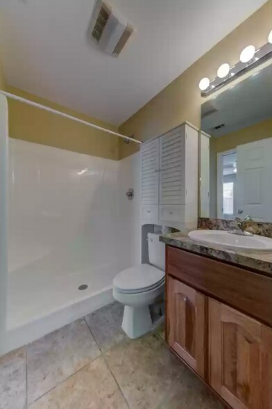 Bathroom 1 (First Floor) - 1016 15th St