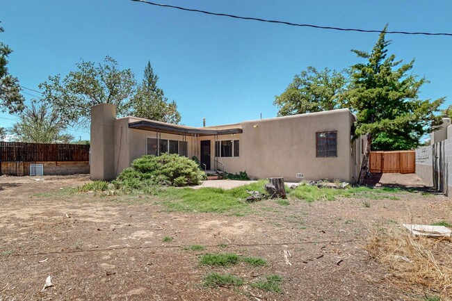 Building Photo - Ridgecrest 4 Bedroom 2 1/2 bath Executive ...