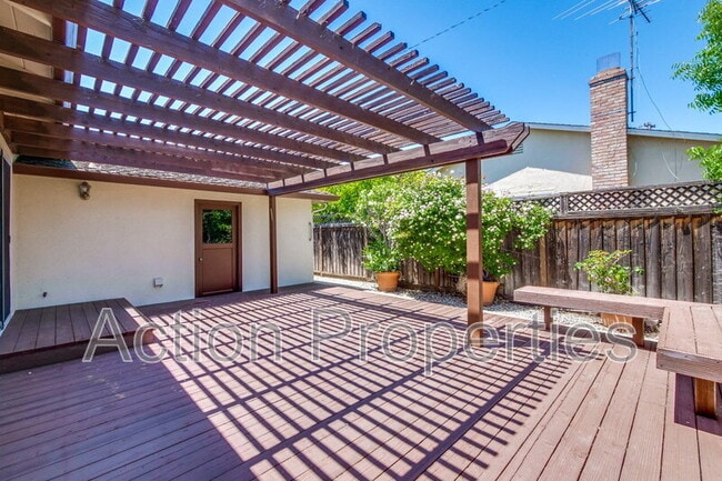 Building Photo - 1128 Kentwood Ave