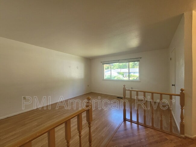 Building Photo - 977 Briarcrest Way