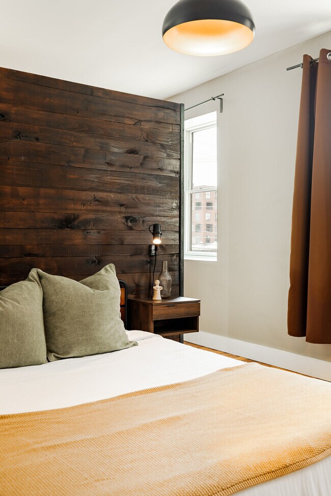 Building Photo - 1304 Broadway-ID1056031P