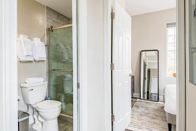 Building Photo - 701 E Street Southeast-ID1011194P