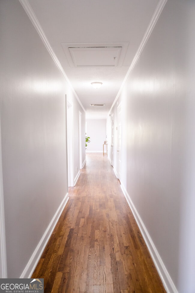 Building Photo - 111 E Screven St