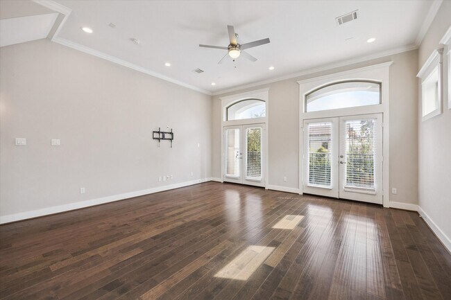 Building Photo - 1609 W 15th St