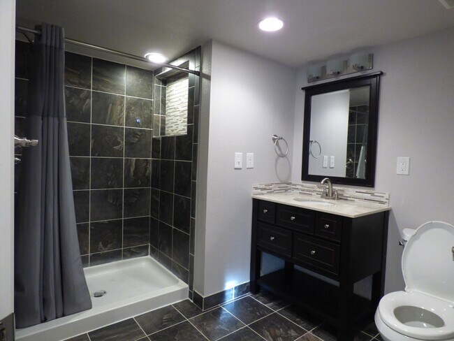Building Photo - 805 Summer Hawk Dr