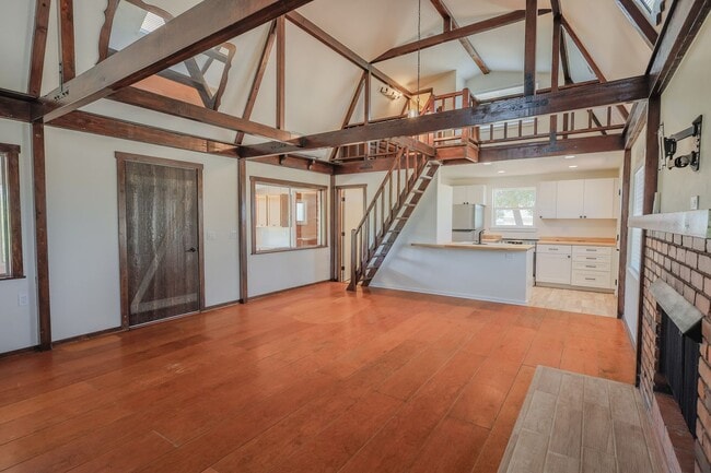 Building Photo - BARN STYLE HOME ON HUGE LOT!!!!1 Bedroom LOFT 1.5 Bathroom