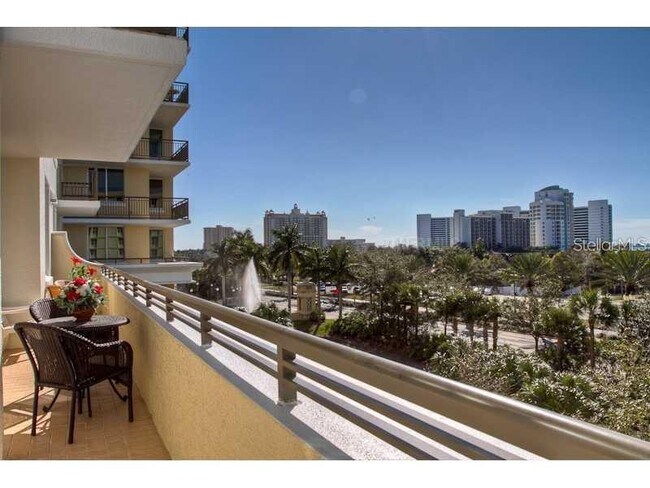 Building Photo - 800 N Tamiami Trl