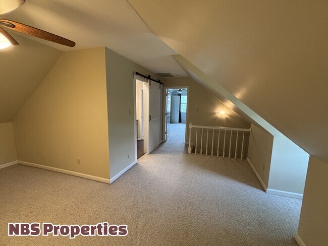 Building Photo - 7404 Foxglove Ln