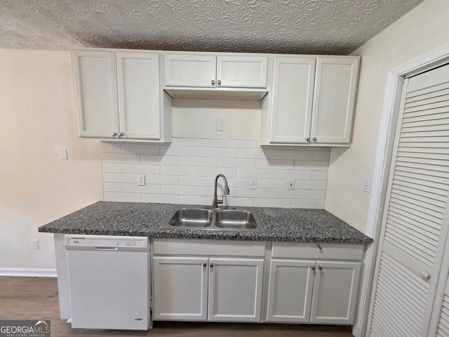 Building Photo - 450 Booth Cir SW